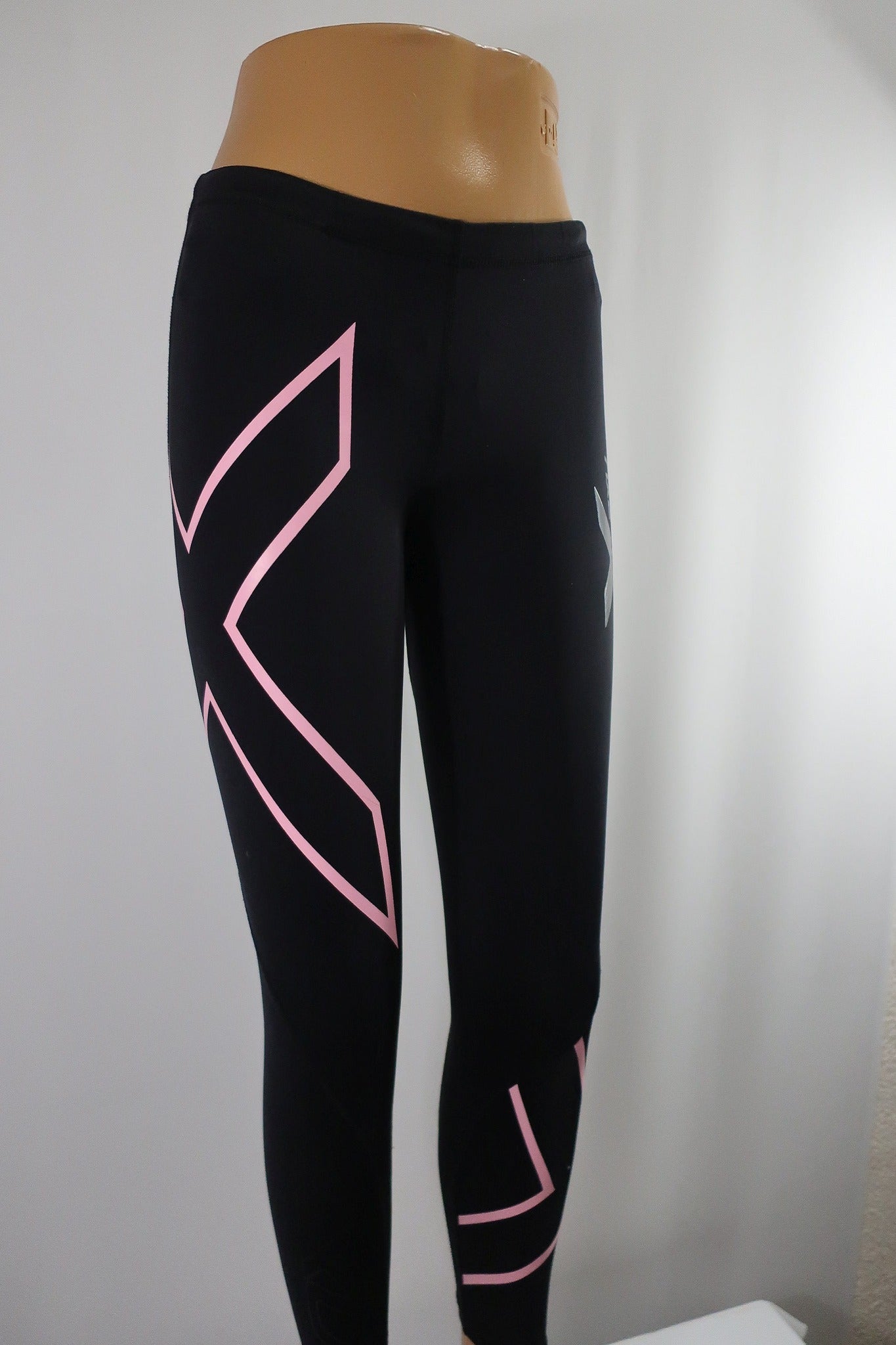 2XU moteriškos sportinės kompresinės tamprės M dydis