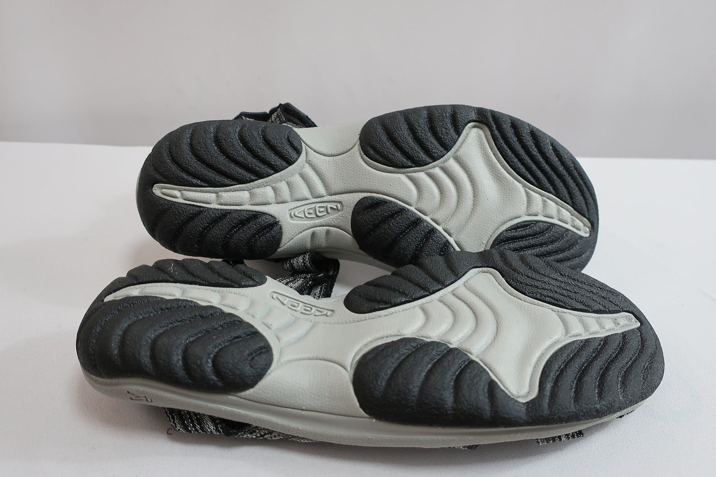 KEEN naujos basutės/sandalai 40,5/41 dydis