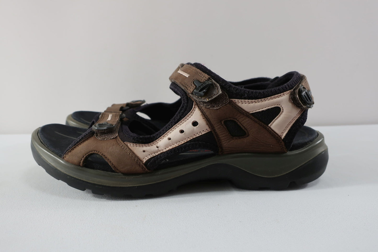 ECCO sandalai/basutės 42 dydis