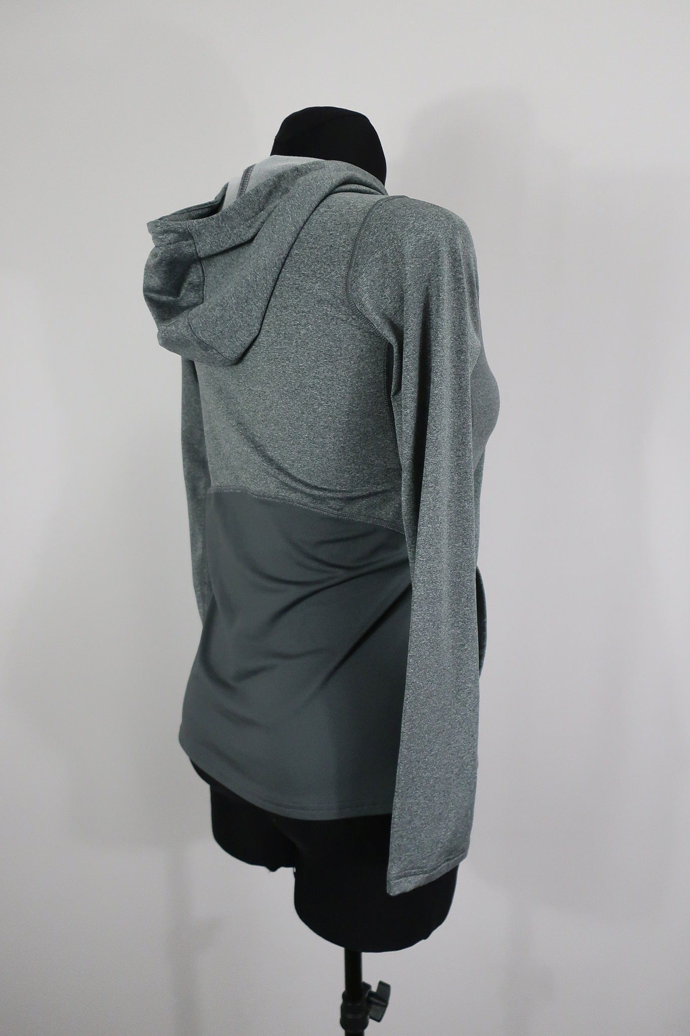 UNDER ARMOUR moteriškas sportinis lengvas džemperis S dydis