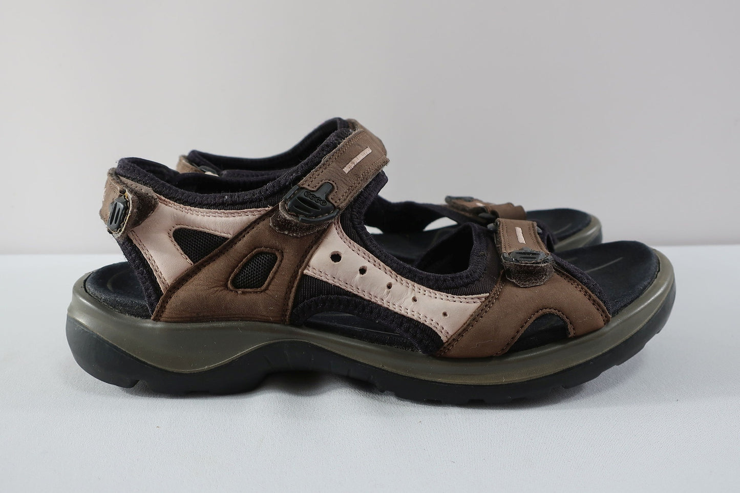 ECCO sandalai/basutės 42 dydis
