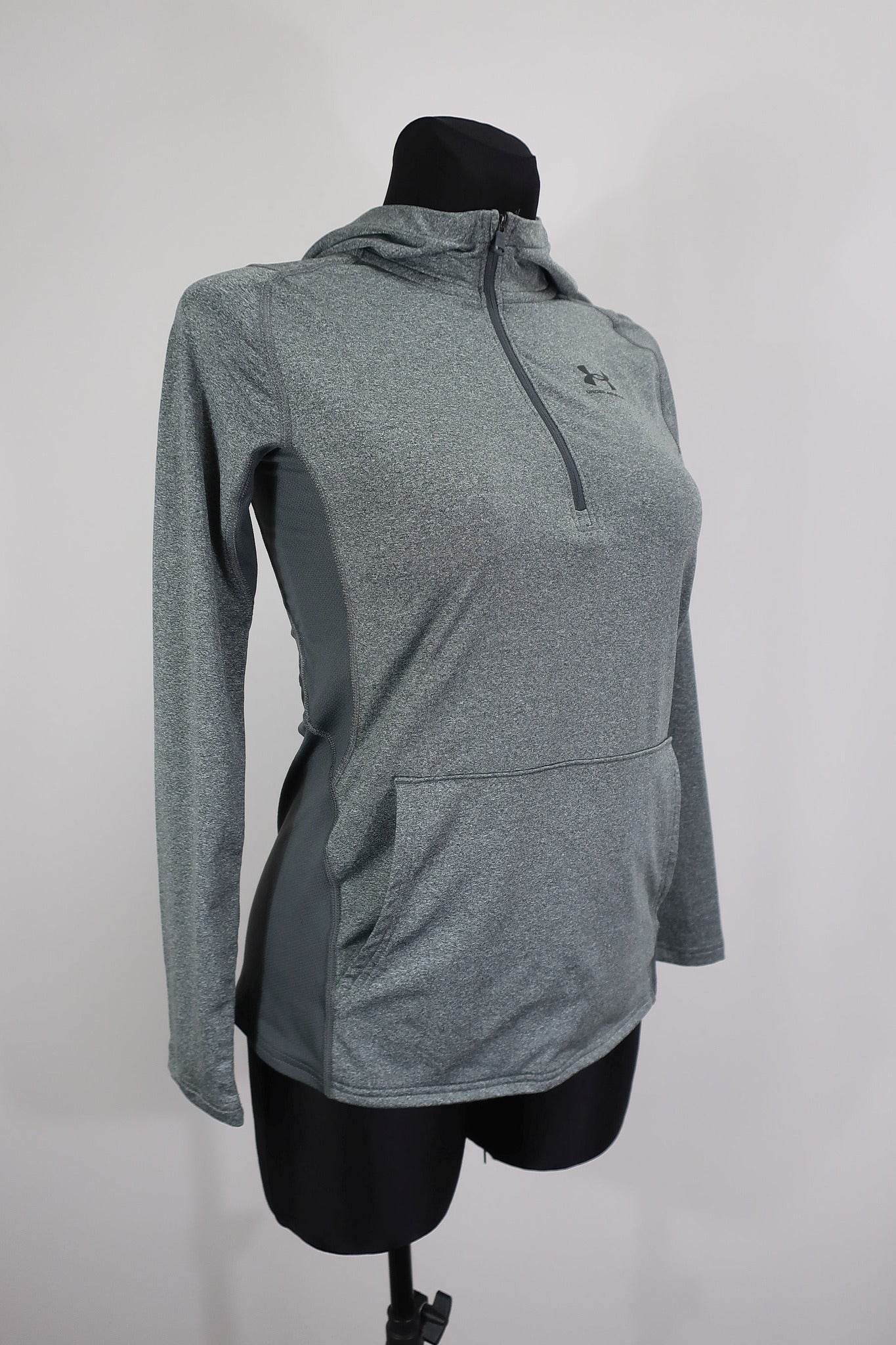 UNDER ARMOUR moteriškas sportinis lengvas džemperis S dydis