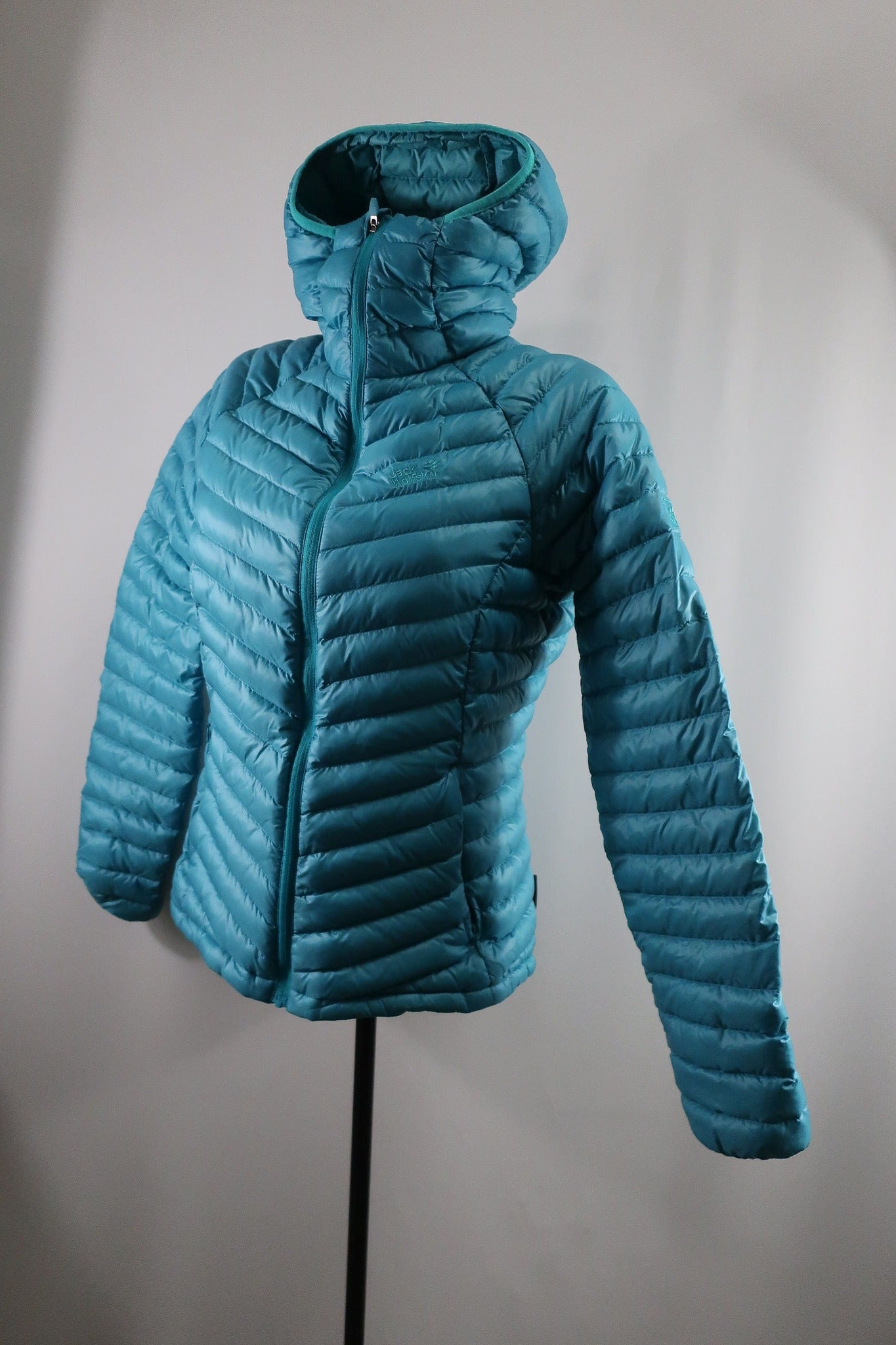 JACK WOLFSKIN moteriška lengva pūkinė striukė S dydis