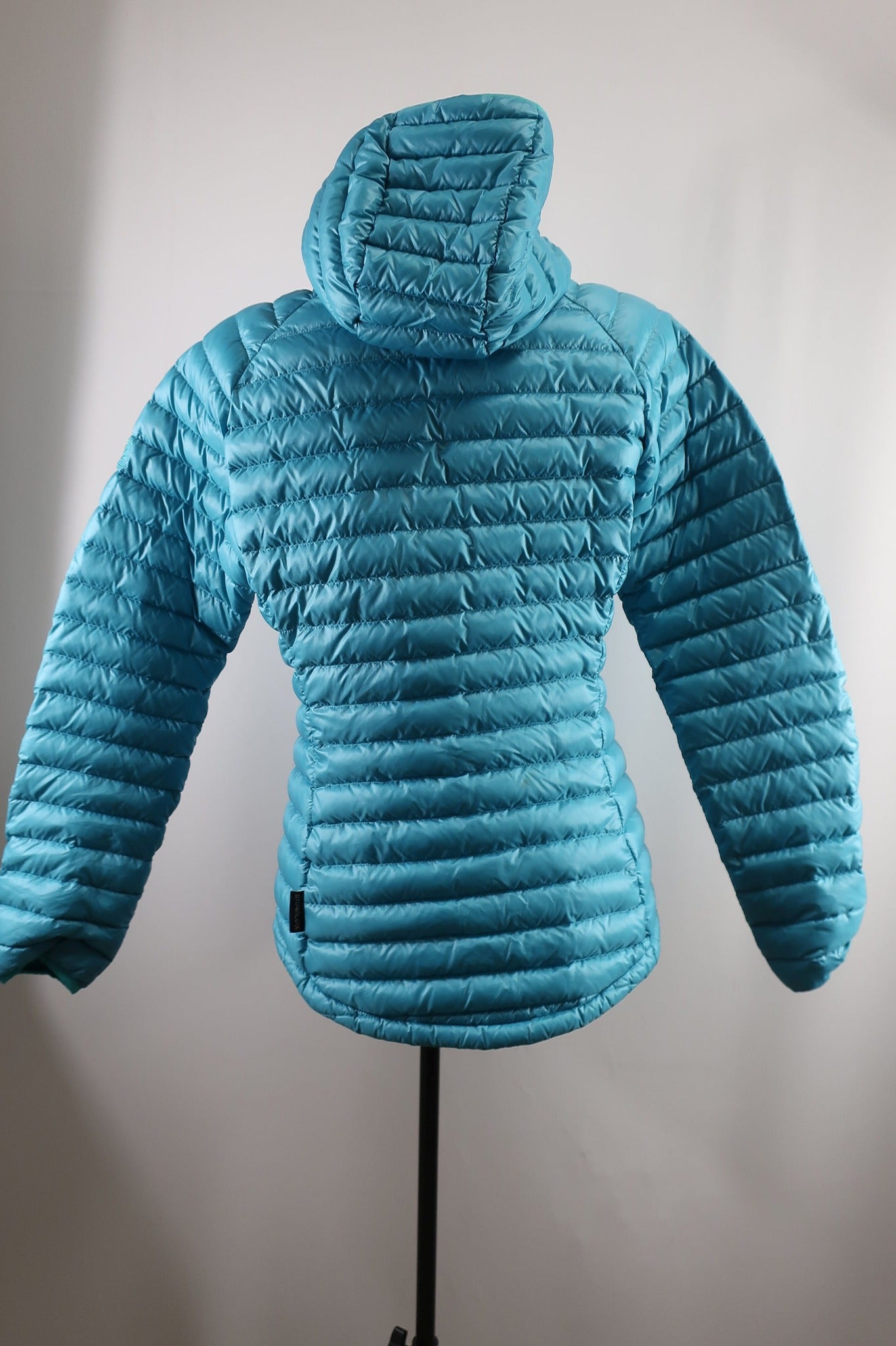 JACK WOLFSKIN moteriška lengva pūkinė striukė S dydis