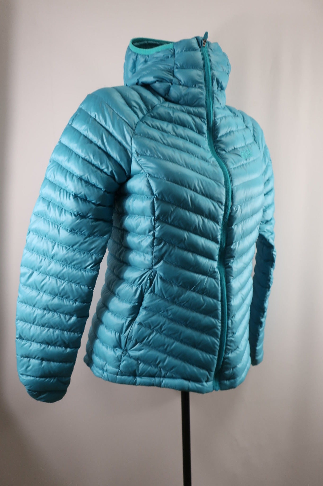 JACK WOLFSKIN moteriška lengva pūkinė striukė S dydis