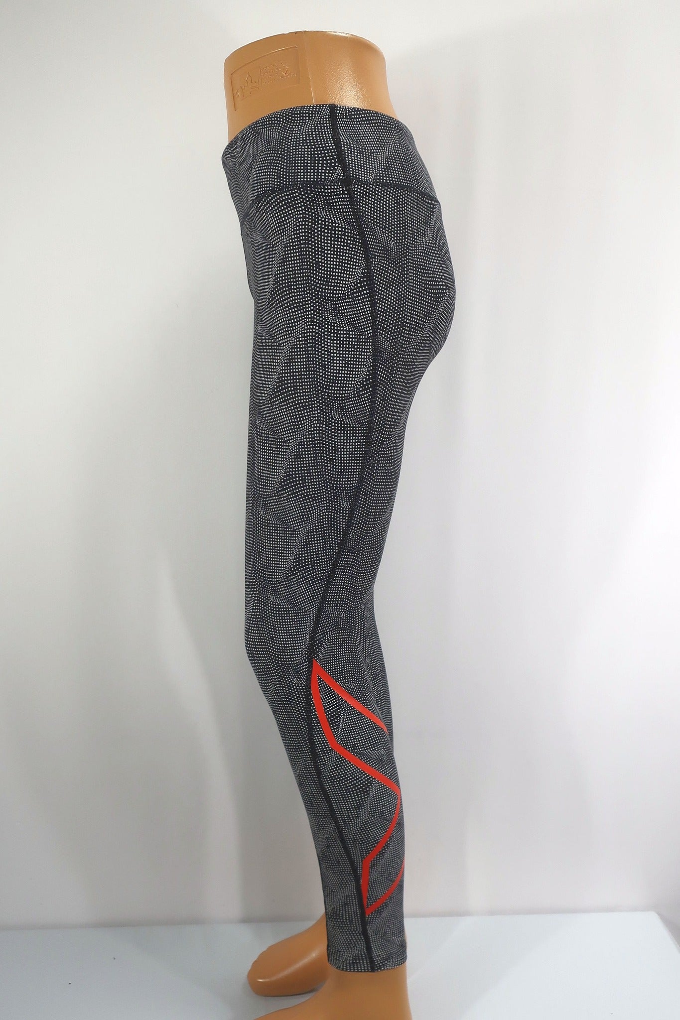 2XU moteriškos sportinės kompresinės tamprės M dydis