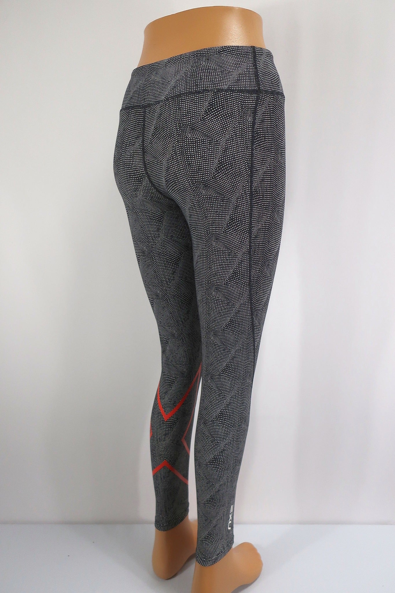 2XU moteriškos sportinės kompresinės tamprės M dydis