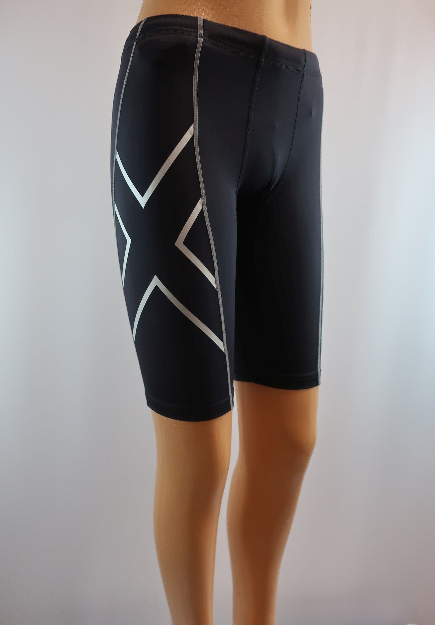2XU vyriški sportiniai kompresiniai šortai M dydis