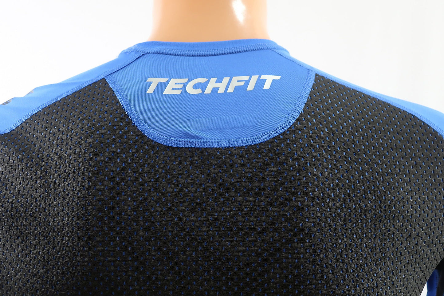 ADIDAS TECHFIT vyriški kompresiniai sportiniai marškinėliai M/L dydis