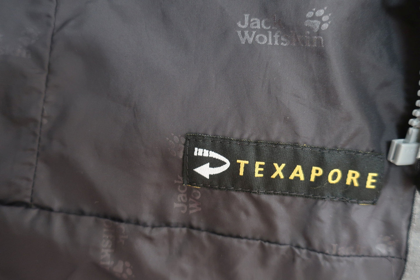 JACK WOLFSKIN moteriška striukė M dydis