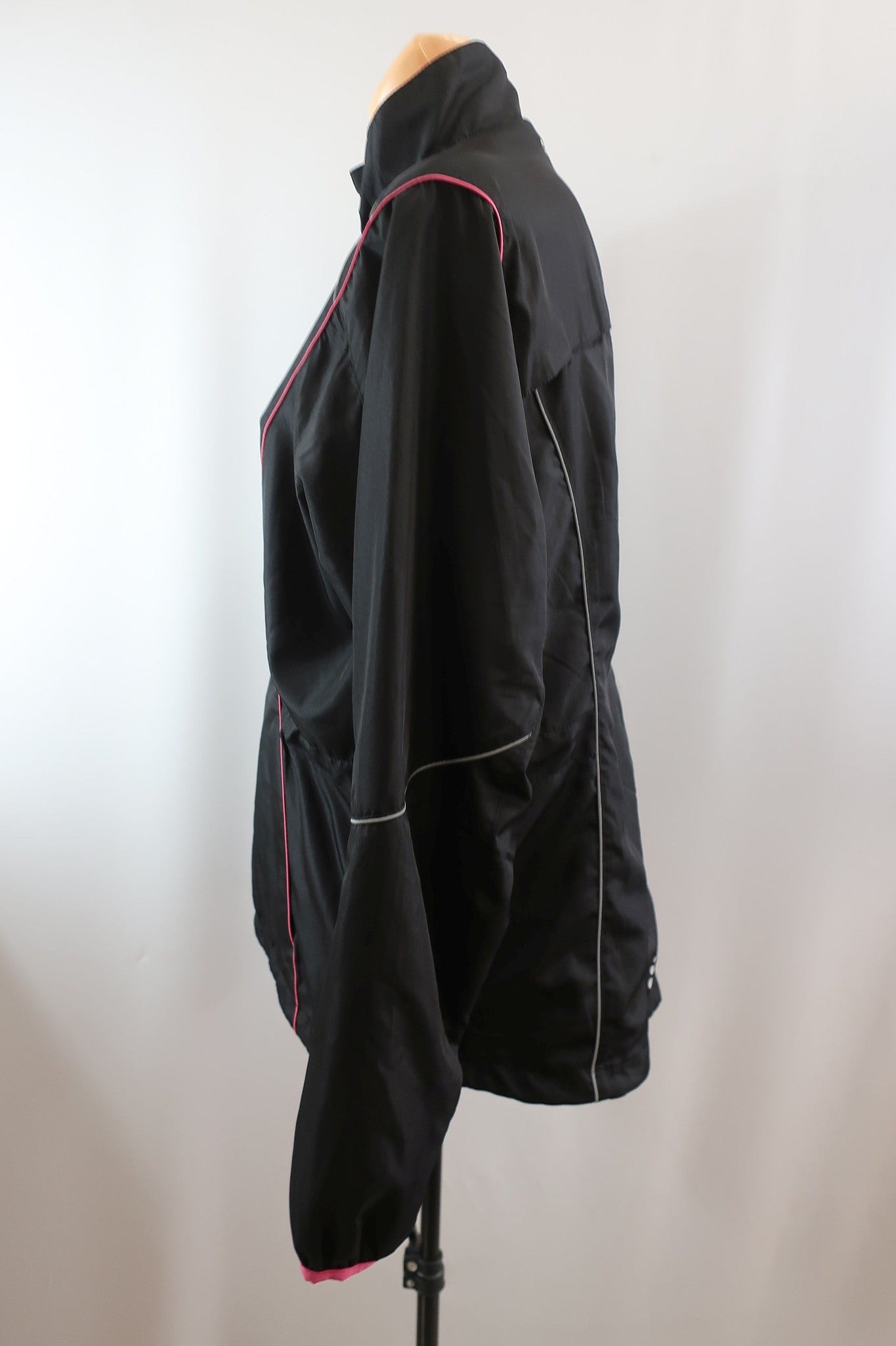 CRAFT moteriškas sportinis komplektas - švarkas ir kelnės L dydis