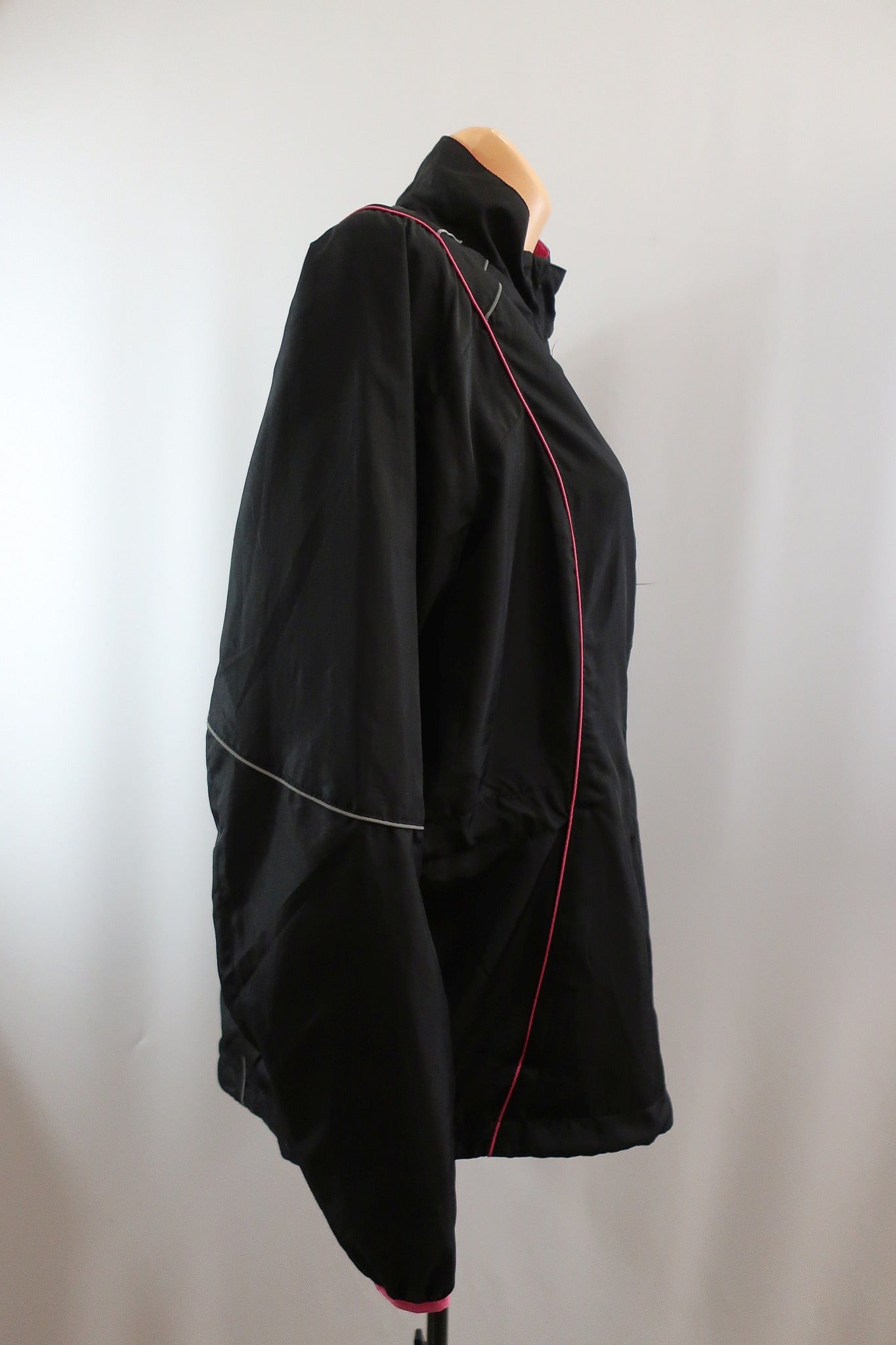 CRAFT moteriškas sportinis komplektas - švarkas ir kelnės L dydis