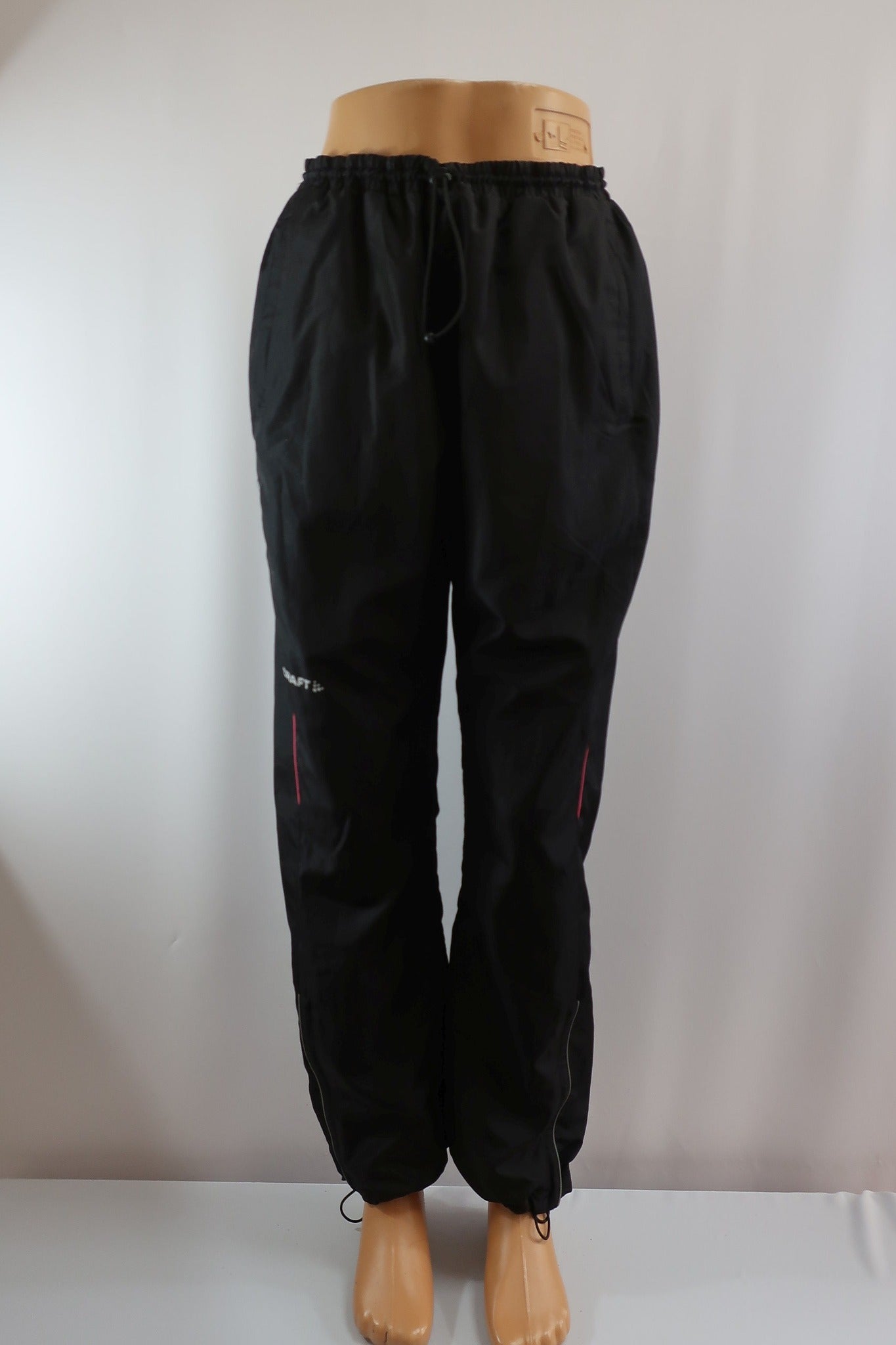 CRAFT moteriškas sportinis komplektas - švarkas ir kelnės L dydis