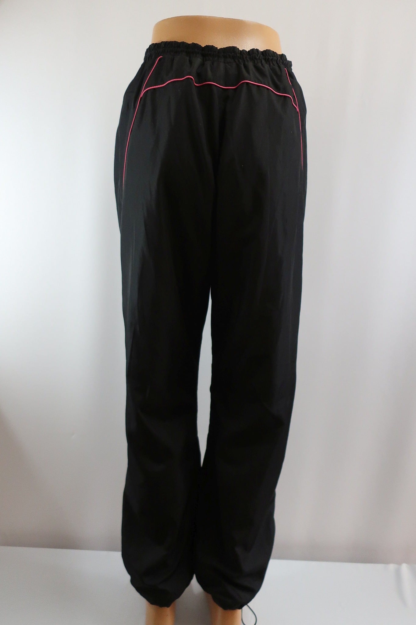 CRAFT moteriškas sportinis komplektas - švarkas ir kelnės L dydis