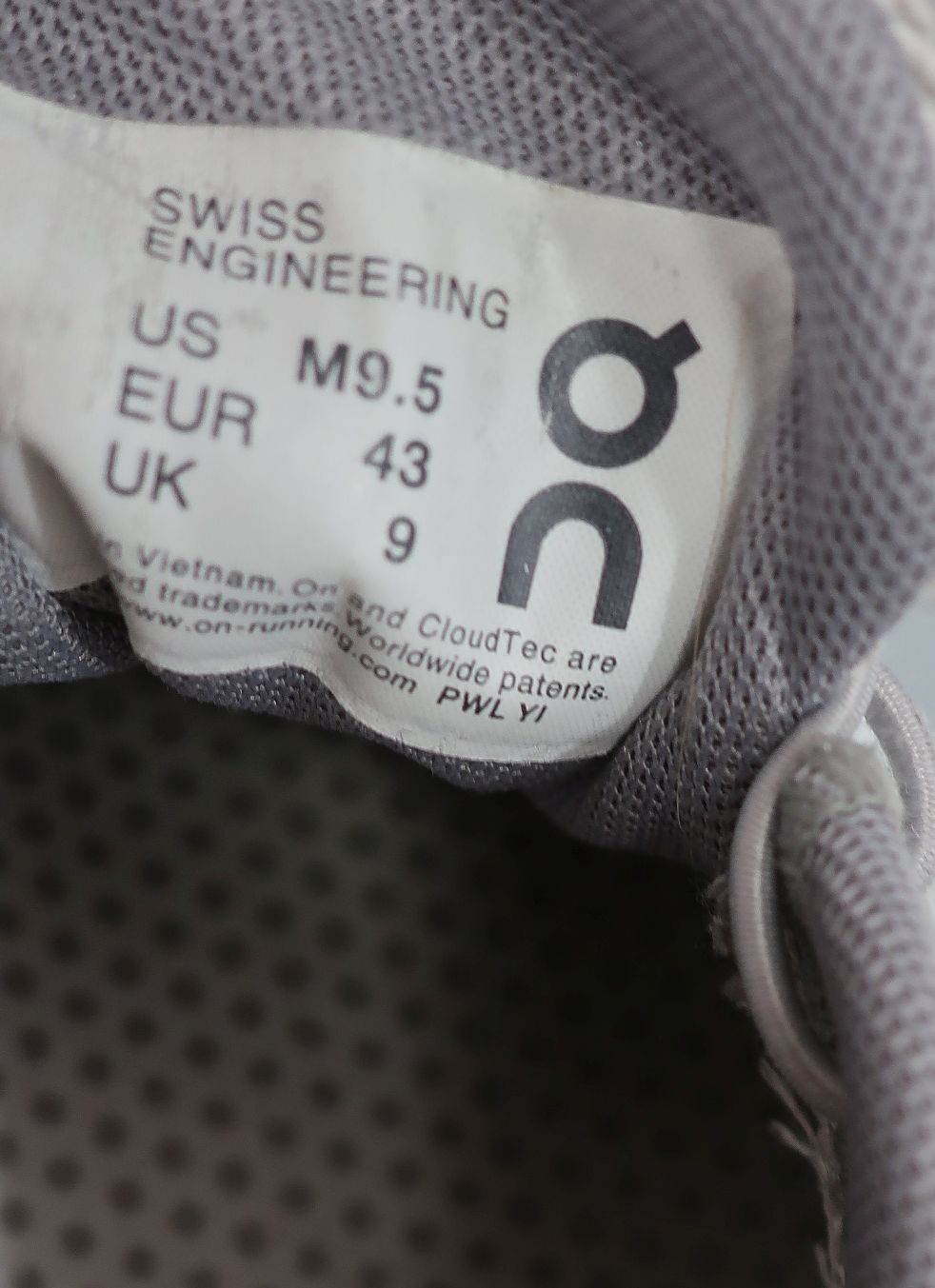 ON CLOUD (Swiss Engineering) sportiniai batai 43 dydis