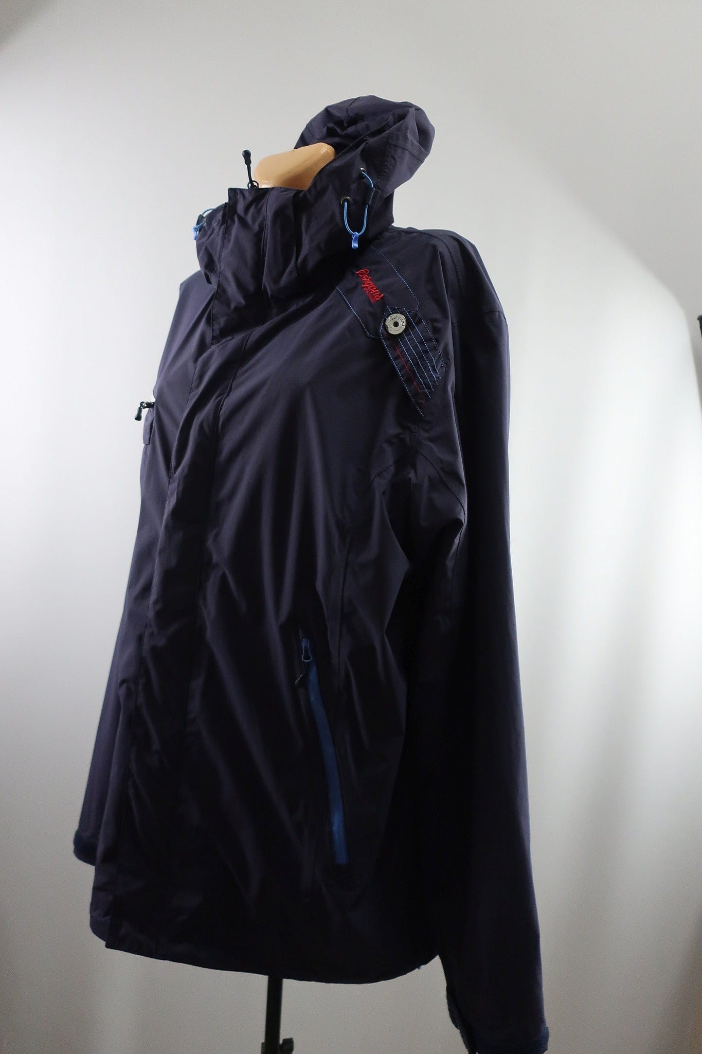 BERGANS moteriška striukė XL/XXL dydis