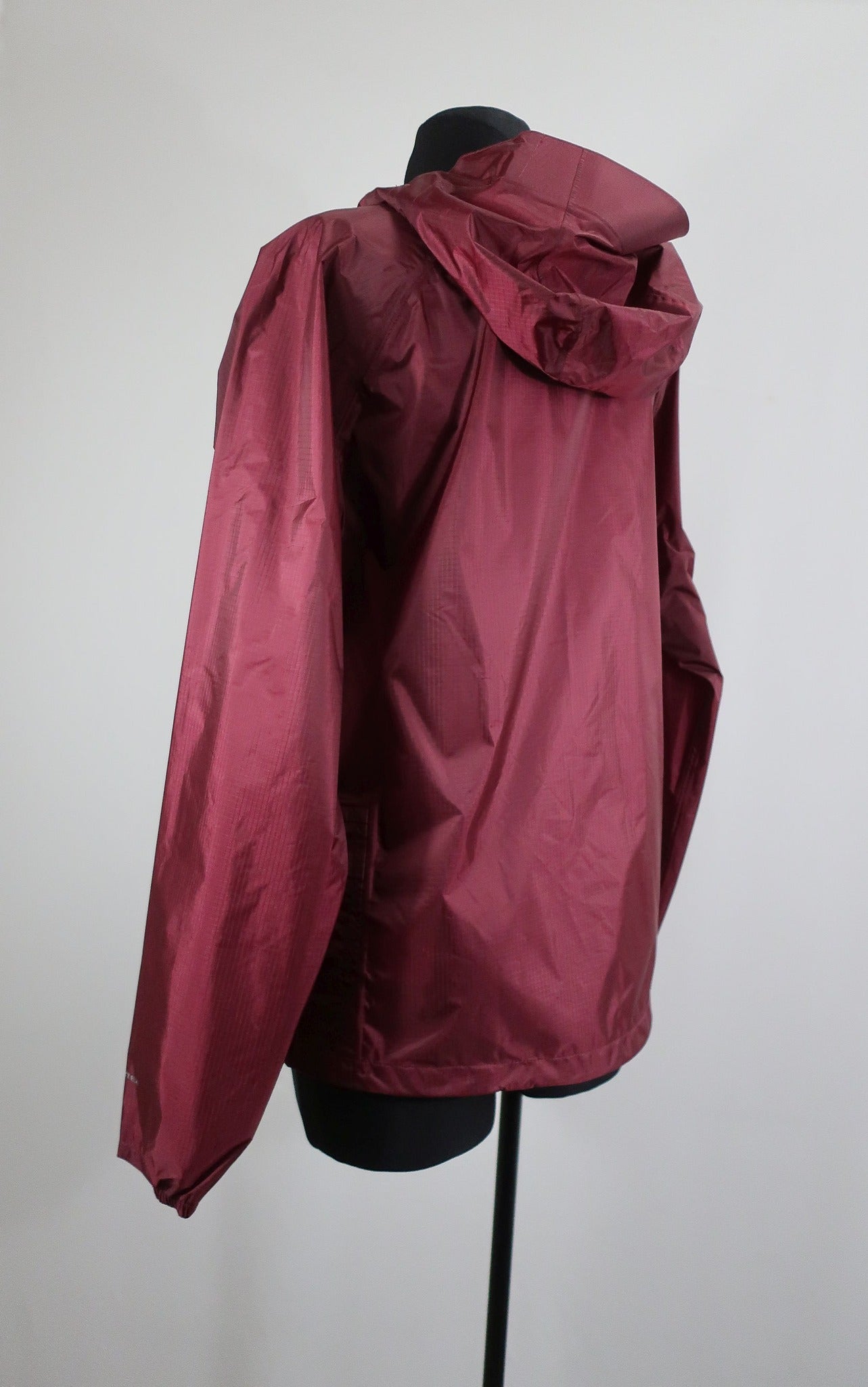 OUTDOOR RESEARCH moteriška nauja striukė M dydis