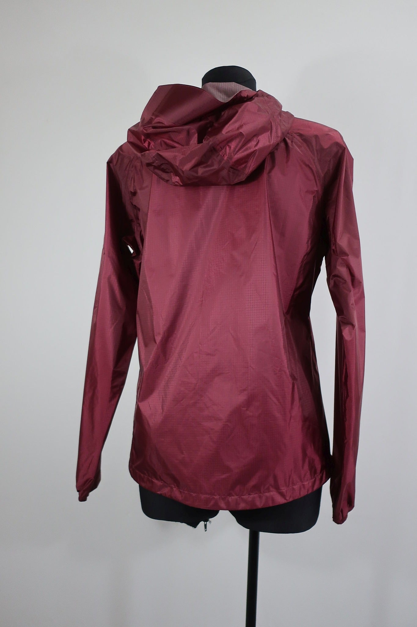 OUTDOOR RESEARCH moteriška nauja striukė M dydis