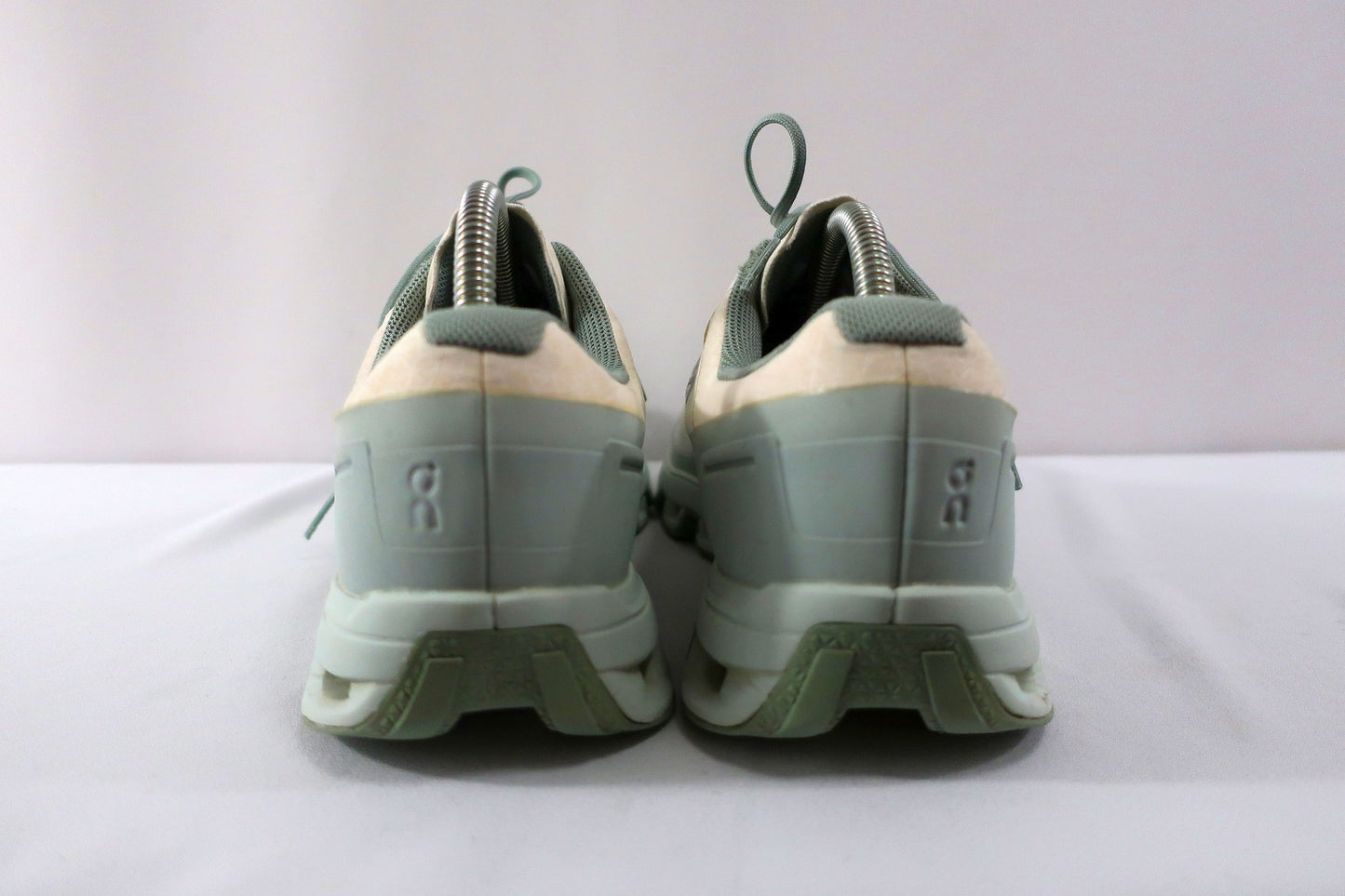 ON CLOUD (Swiss Engineering) sportiniai batai 40/40,5 dydis