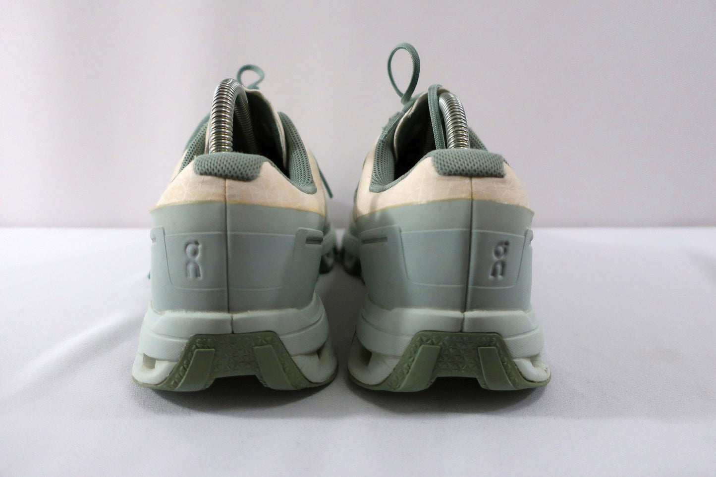 ON CLOUD (Swiss Engineering) sportiniai batai 40/40,5 dydis