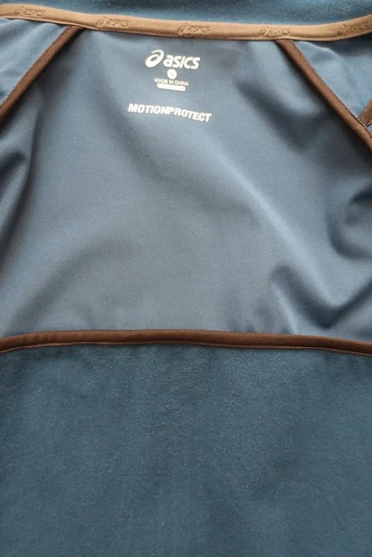 ASICS vyriška sportinė striukė/ švarkas L/XL dydis