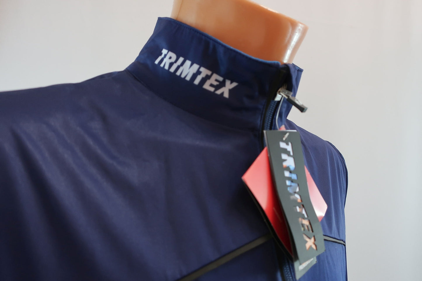 TRIMTEX nauja vyriška sportinė lengva striukė/švarkas/ vėjinukė  L dydis