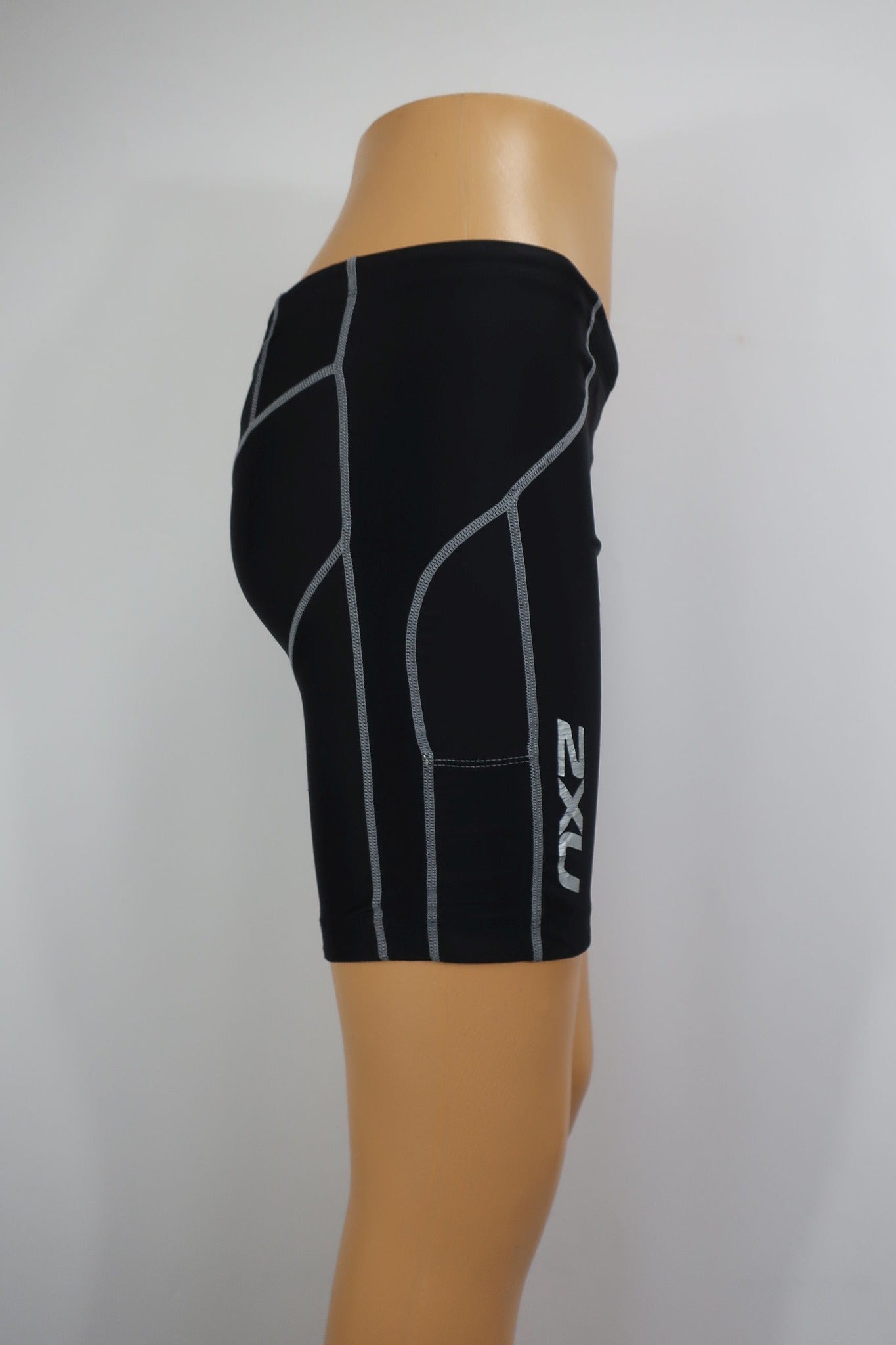 2XU kompresiniai sportiniai šortai S dydis