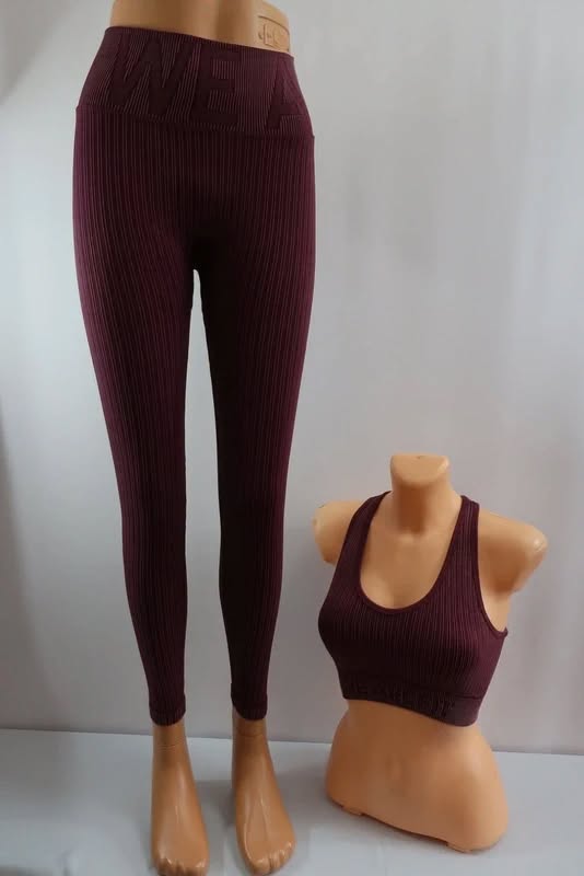 WE ARE FIT moteriškas sportinis komplektas - topas ir tamprės M dydis