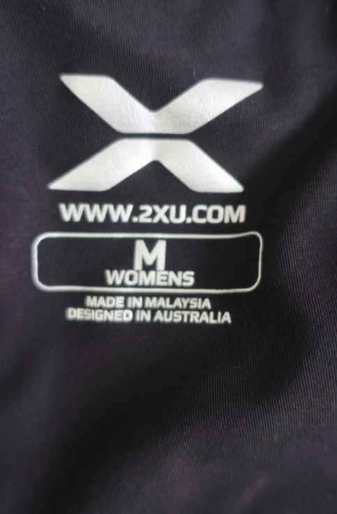 2XU moteriškos sportinės tamprės/ilgi šortai M dydis